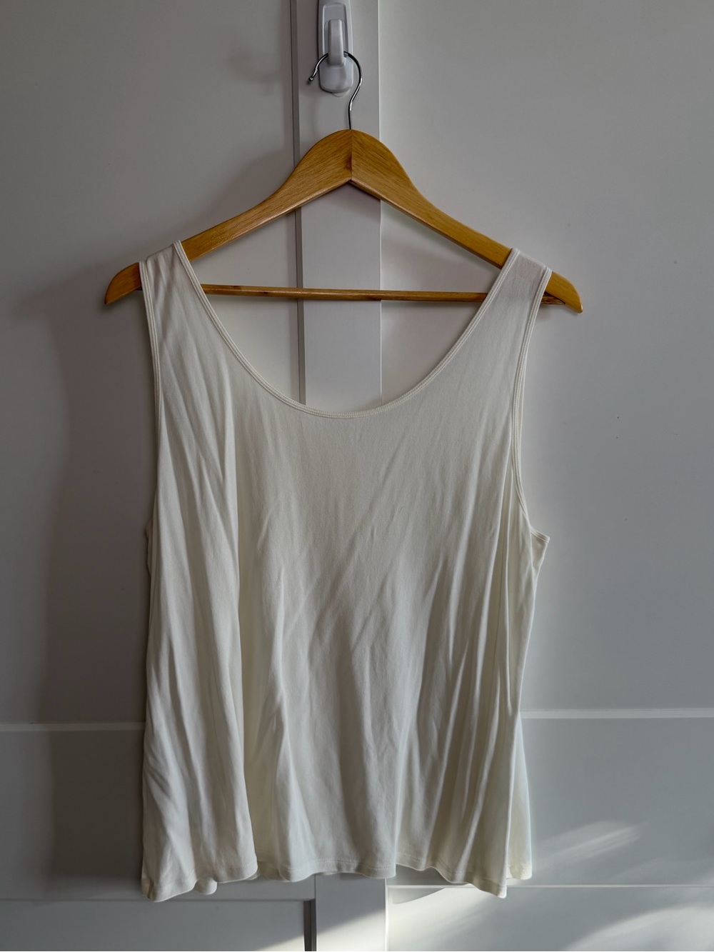 Eileen Fisher 100% Silk Ivory Scoop Neck Tank Shell